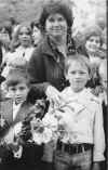 02.09.1974 Тогда я пошел в 10-й класс, а мой брат - Игорь Токарев в первый - на фото с мамой.