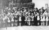 02.09.1974 Линейка перед школой - первоклашки с десятиклассниками, а сзади стоят родители и музыканты