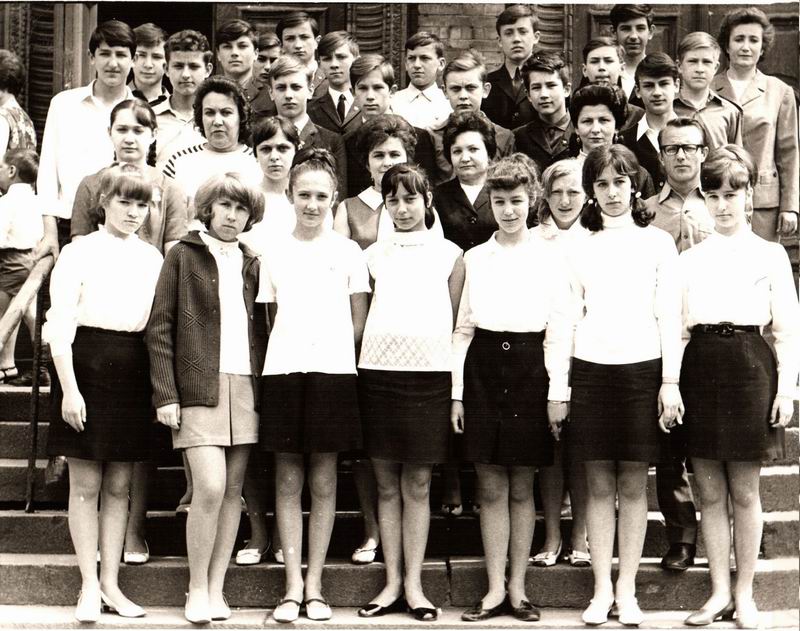 Школа в 1971 году. Москва школа 1969. Выпуск 1969 года. Выпускные классы 1968. 1969 Год фото.